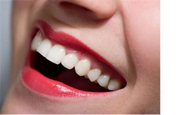 为什么牙齿最后面的肉跟牙分开有臭味_为什么牙齿最后面的肉肿痛