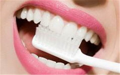 用冷光美白牙齿这种方法是否安全呢？