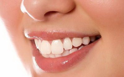 矫正牙齿骨头很靠近牙龈_矫正牙齿骨头可以内收吗