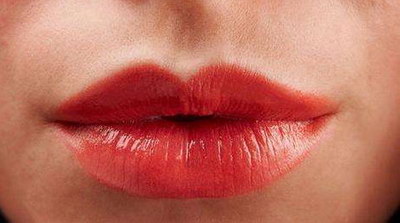 女人嘴唇老是起泡是怎么回事