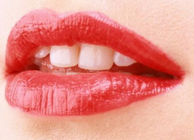 嘴唇厚女人代表什么