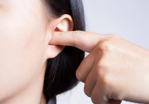 打耳洞如何避免消毒(打耳洞如何避免耳朵碰到水)