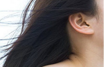 耳朵畸形的原因是怎样造成的(胎儿耳朵畸形是什么原因造成的)