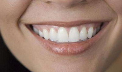 怎样让牙齿变白的方法有哪些(戴着牙套怎样把牙齿变白)