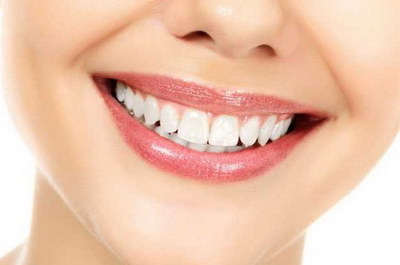 为什么牙齿长在牙龈上[为什么牙龈和牙齿之间有道沟]