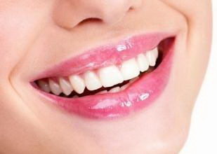 牙龈跟牙齿分离是什么原因(牙龈肉和牙齿分离是什么原因)