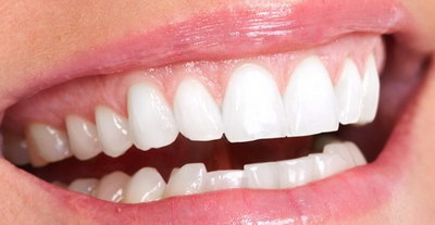 牙齿变黑的原因是什么(牙齿突然变黑是什么原因)