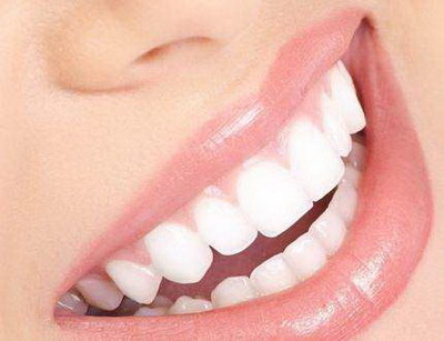 牙龈与牙齿接触疼痛(牙龈与牙齿接触处疼)