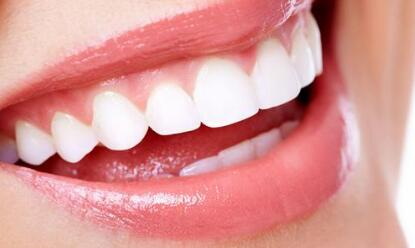 儿童牙齿可以用洁牙粉洗吗(儿童牙齿有黑点可以涂氟吗)