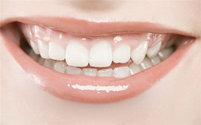 怎样才能使黄牙齿刷白_天生黄牙齿怎样才能白