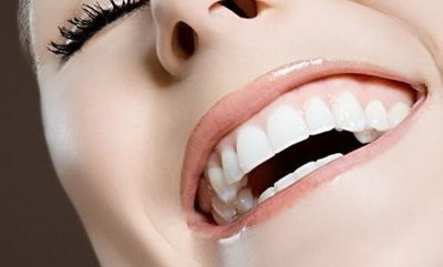 牙齿旁边牙龈有个小洞(小孩牙龈旁边长牙齿)