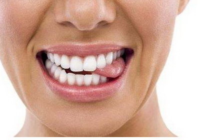 牙套脸可以吃口香糖改善吗(牙套对口香糖的影响)