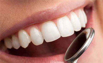 矫正牙齿过程中可以换医院吗(矫正牙齿的过程中可以补牙吗)