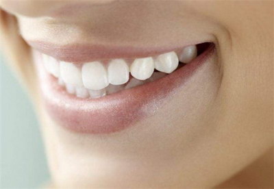 牙齿比较稀疏矫正会痛吗「牙齿比较稀疏适合洗牙吗」