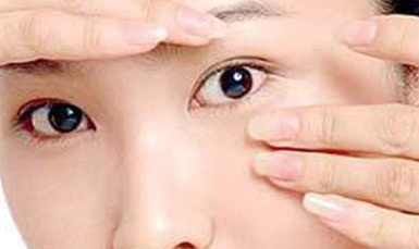 眼部浮肿的原因和解决方法_眼部浮肿的原因及治疗方法